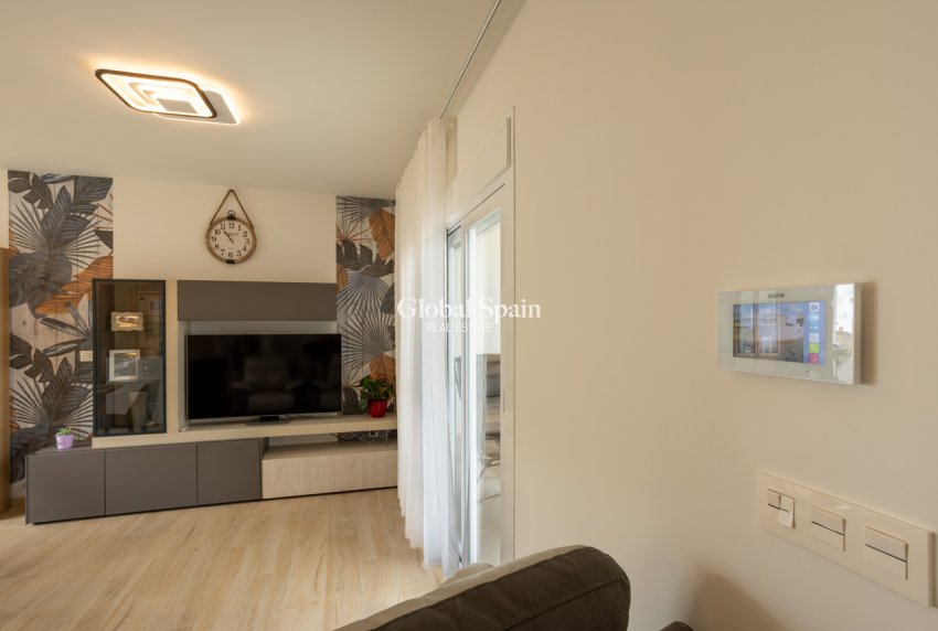 Wederverkoop - PENTHOUSE -
VILLAMARTÍN - Costa Blanca