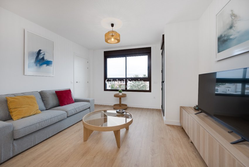 Wederverkoop - PENTHOUSE -
VILLAMARTÍN - Costa Blanca