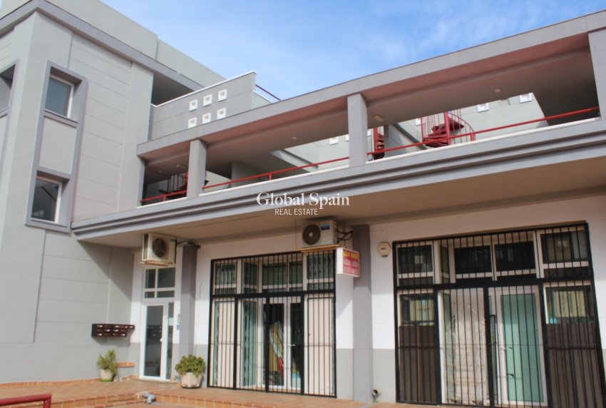 Wederverkoop - PENTHOUSE -
VILLAMARTÍN - Costa Blanca