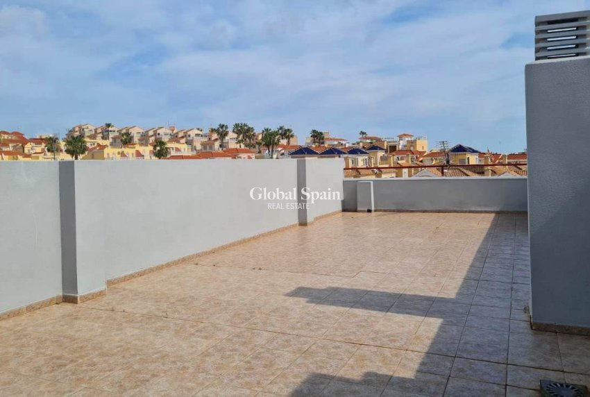Wederverkoop - PENTHOUSE -
VILLAMARTÍN - Costa Blanca