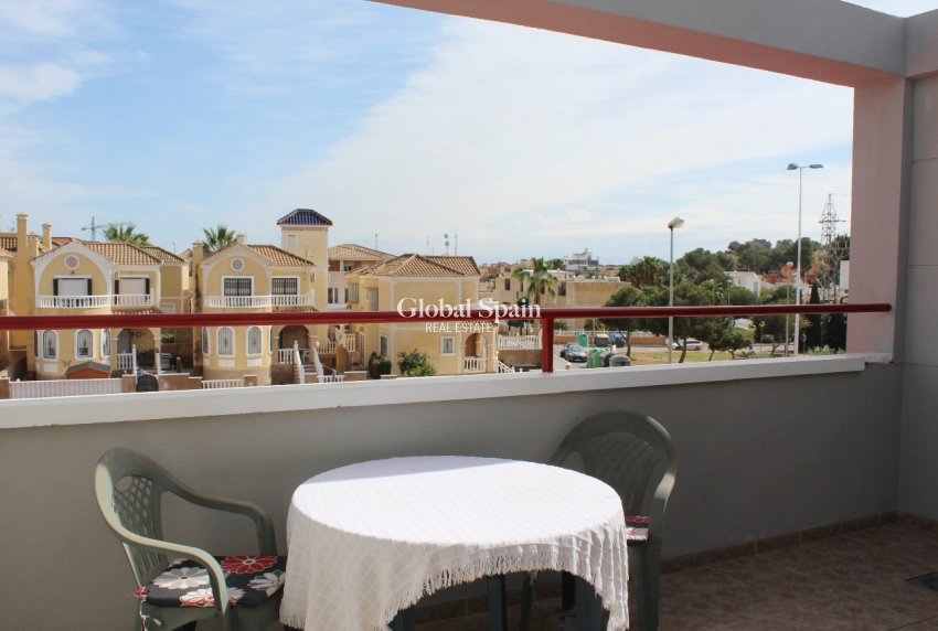Wederverkoop - PENTHOUSE -
VILLAMARTÍN - Costa Blanca