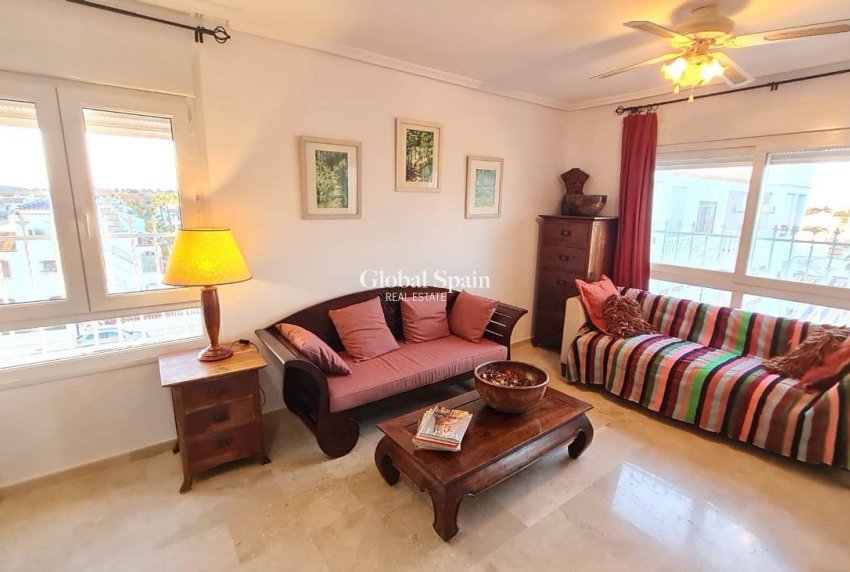 Wederverkoop - PENTHOUSE -
VILLAMARTÍN - Costa Blanca