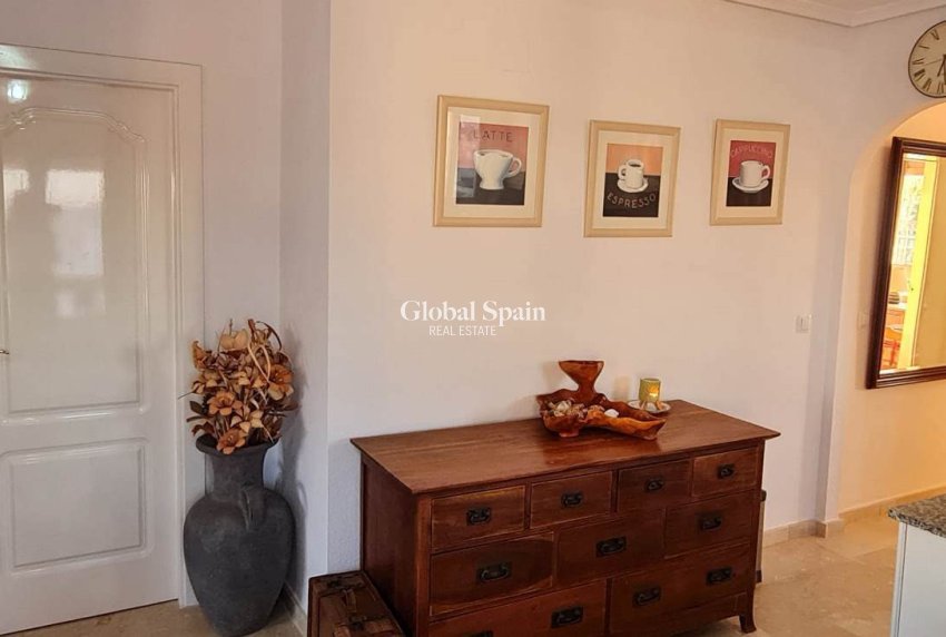 Wederverkoop - PENTHOUSE -
VILLAMARTÍN - Costa Blanca