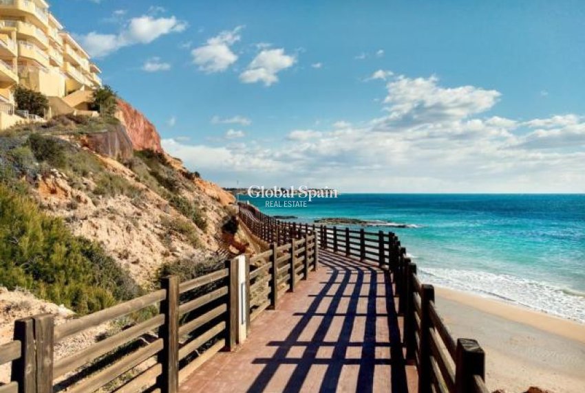 Wederverkoop - PENTHOUSE -
VILLAMARTÍN - Costa Blanca