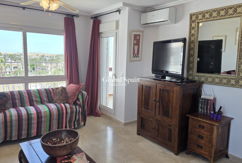 Wederverkoop - PENTHOUSE -
VILLAMARTÍN - Costa Blanca