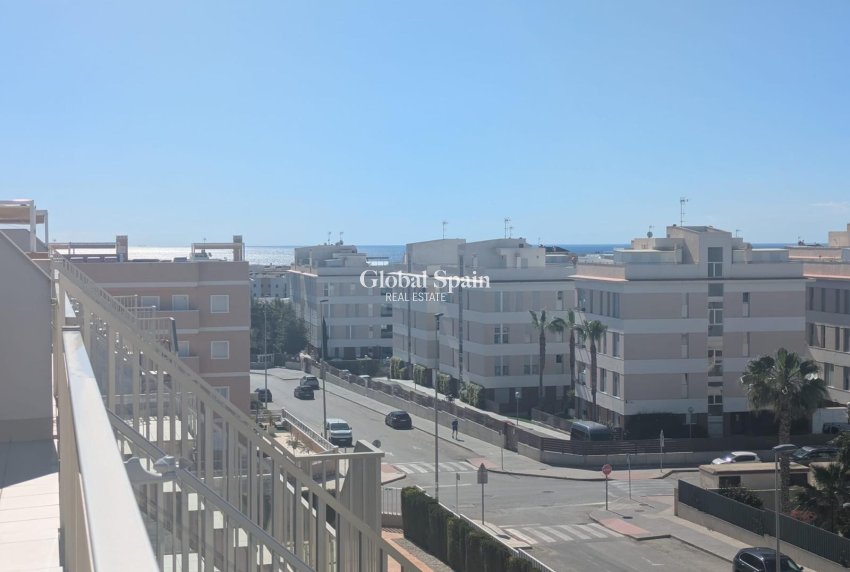 Wederverkoop - PENTHOUSE -
VILLAMARTÍN - Costa Blanca