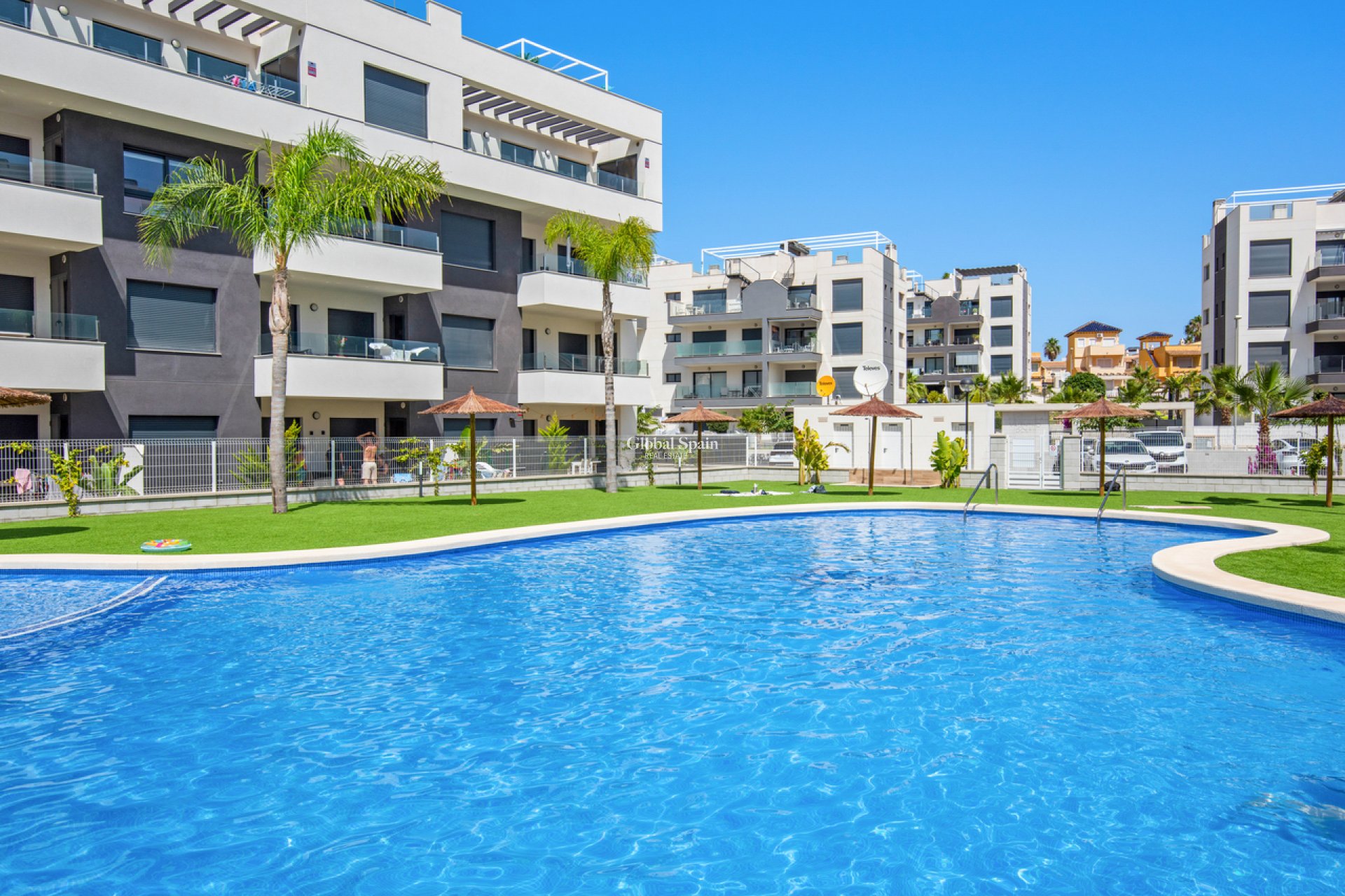 Wederverkoop - PENTHOUSE -
VILLAMARTÍN - Costa Blanca