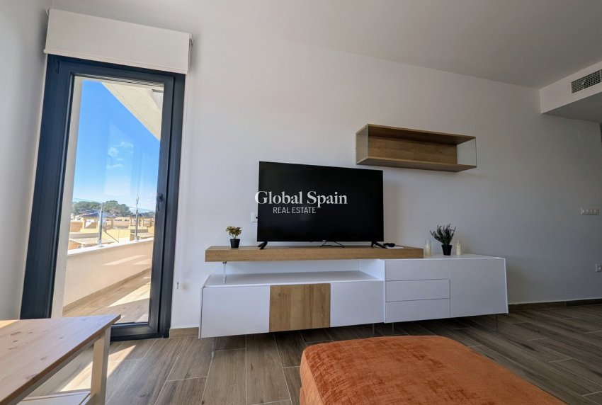 Wederverkoop - PENTHOUSE -
VILLAMARTÍN - Costa Blanca