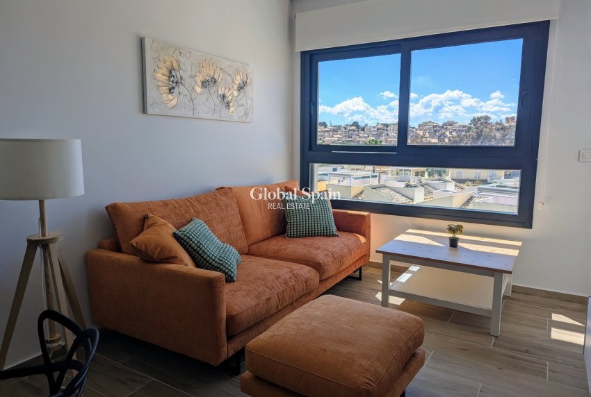 Wederverkoop - PENTHOUSE -
VILLAMARTÍN - Costa Blanca