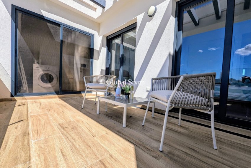 Wederverkoop - PENTHOUSE -
VILLAMARTÍN - Costa Blanca