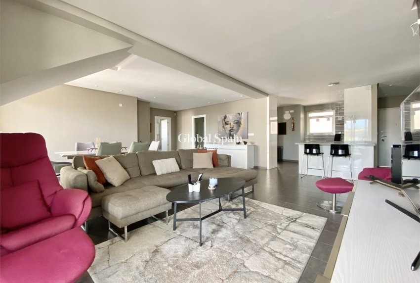 Wederverkoop - PENTHOUSE -
VILLAMARTÍN - LOS DOLSES