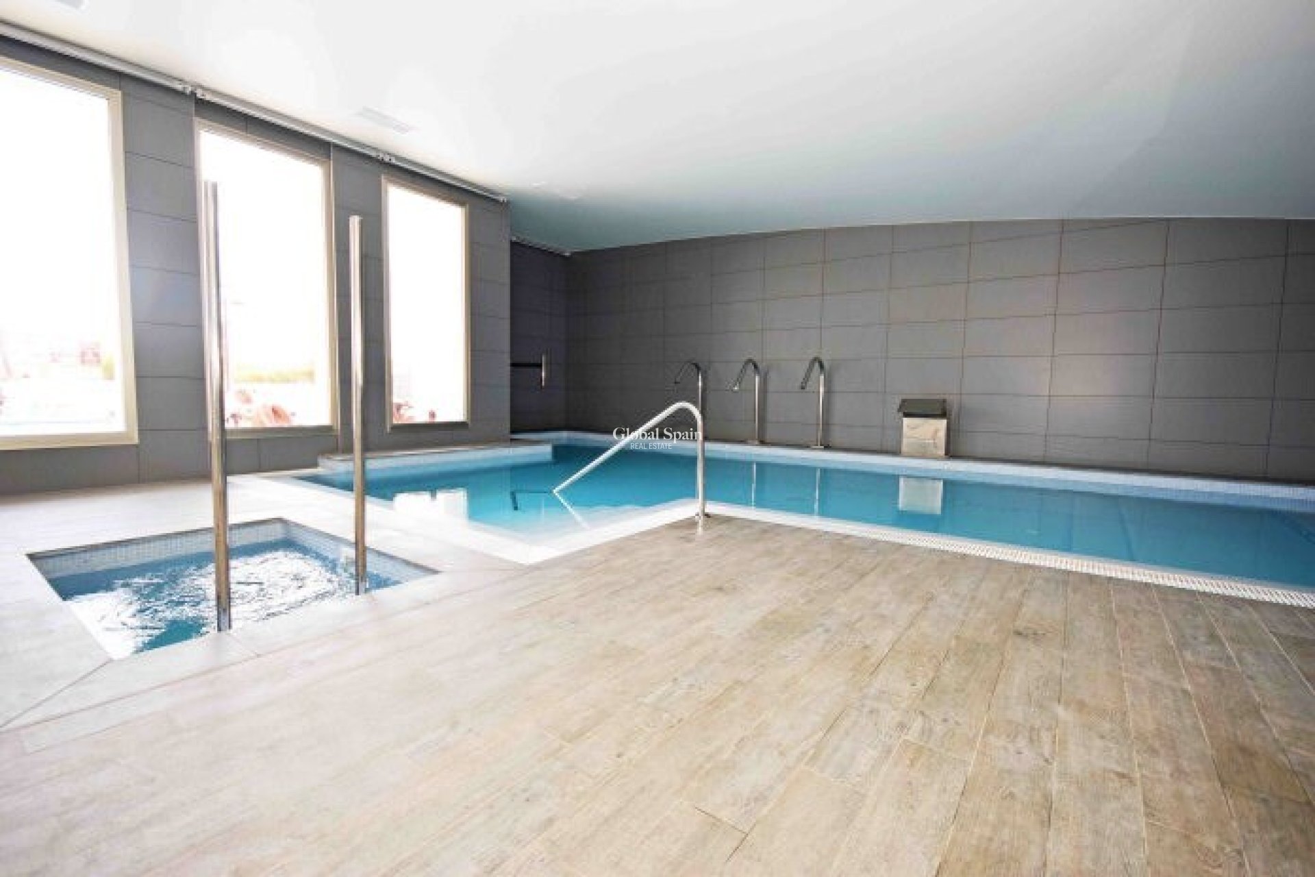 Wederverkoop - PENTHOUSE -
VILLAMARTÍN - LOS DOLSES