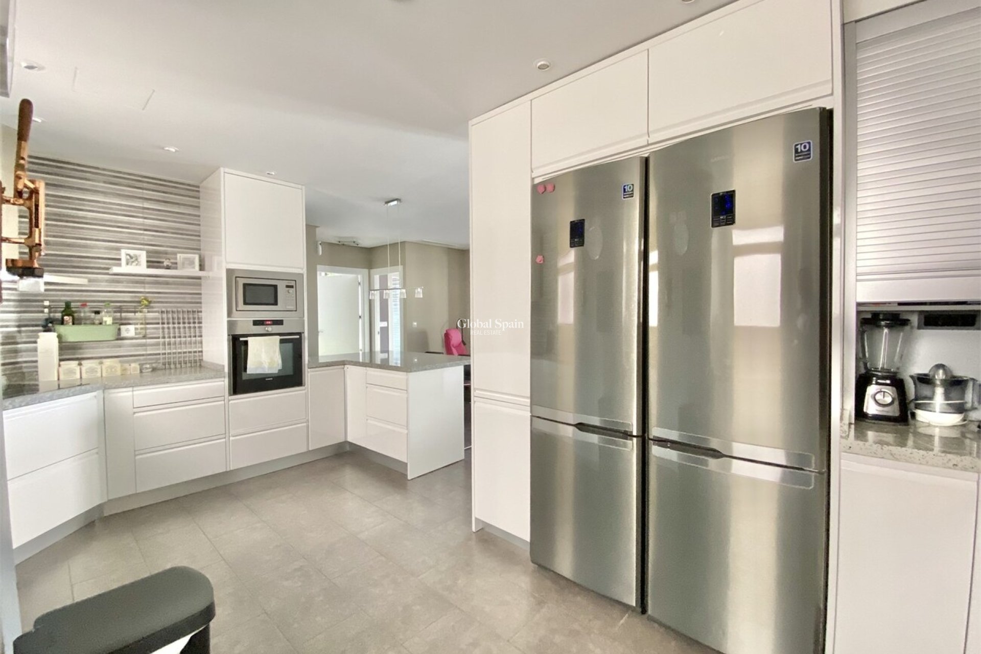Wederverkoop - PENTHOUSE -
VILLAMARTÍN - LOS DOLSES