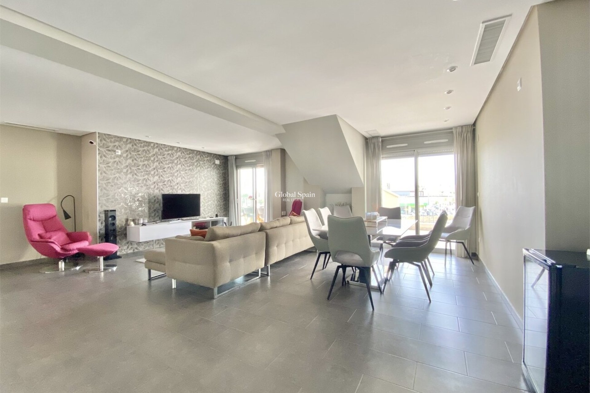 Wederverkoop - PENTHOUSE -
VILLAMARTÍN - LOS DOLSES