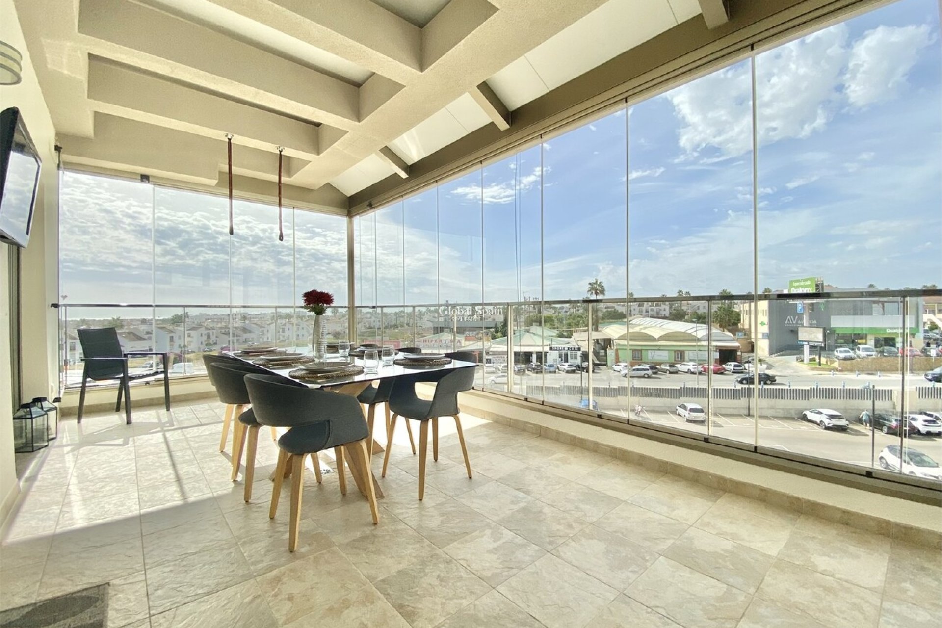 Wederverkoop - PENTHOUSE -
VILLAMARTÍN - LOS DOLSES