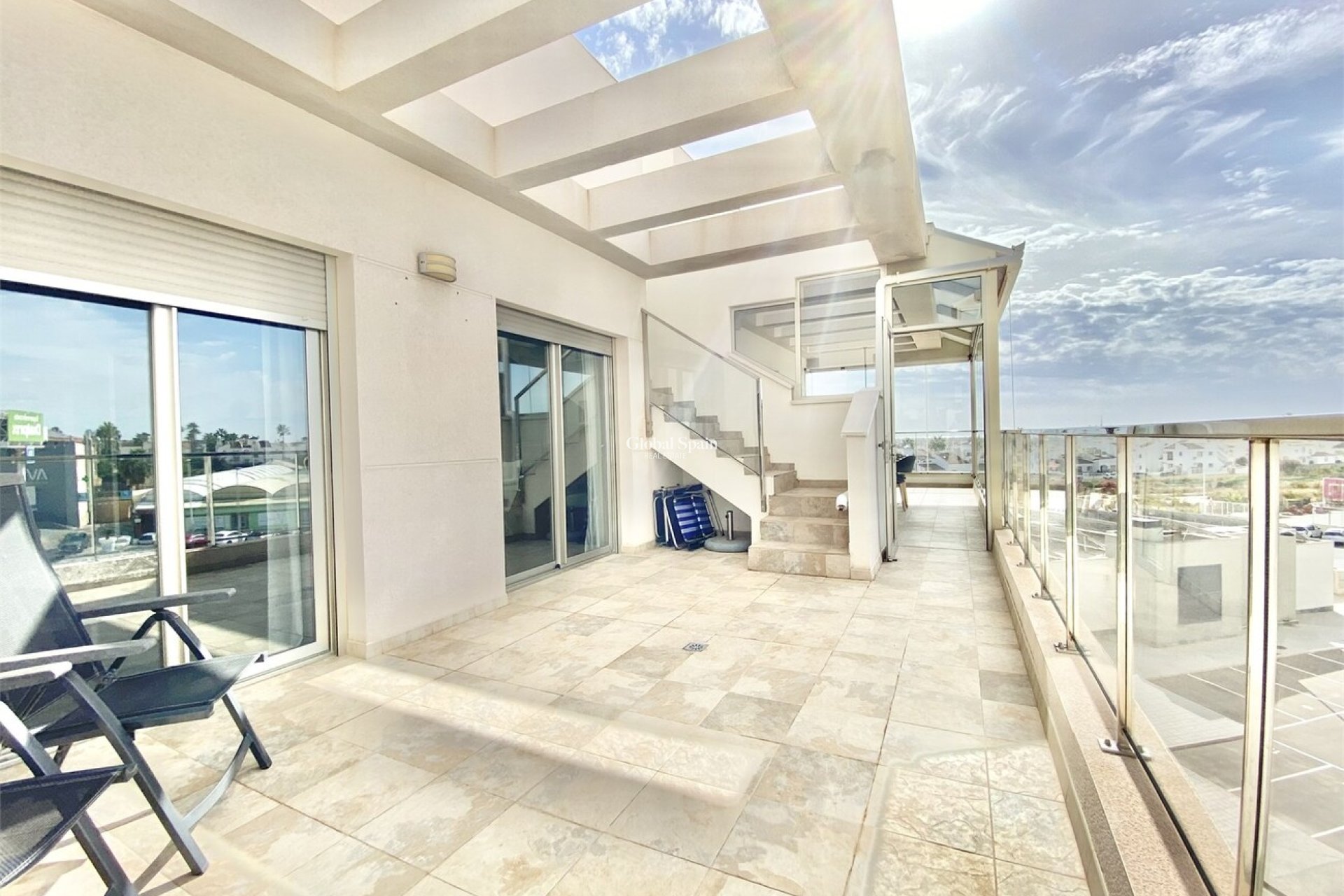 Wederverkoop - PENTHOUSE -
VILLAMARTÍN - LOS DOLSES