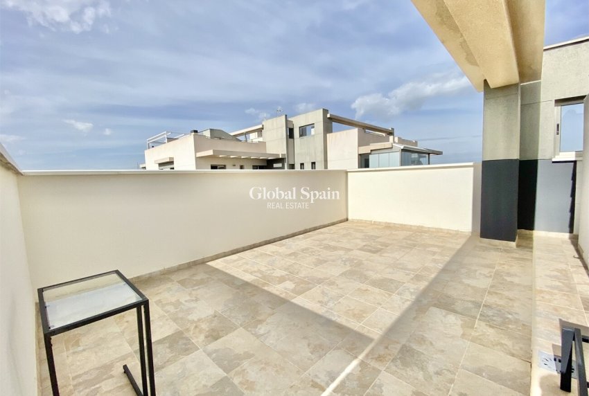 Wederverkoop - PENTHOUSE -
VILLAMARTÍN - LOS DOLSES