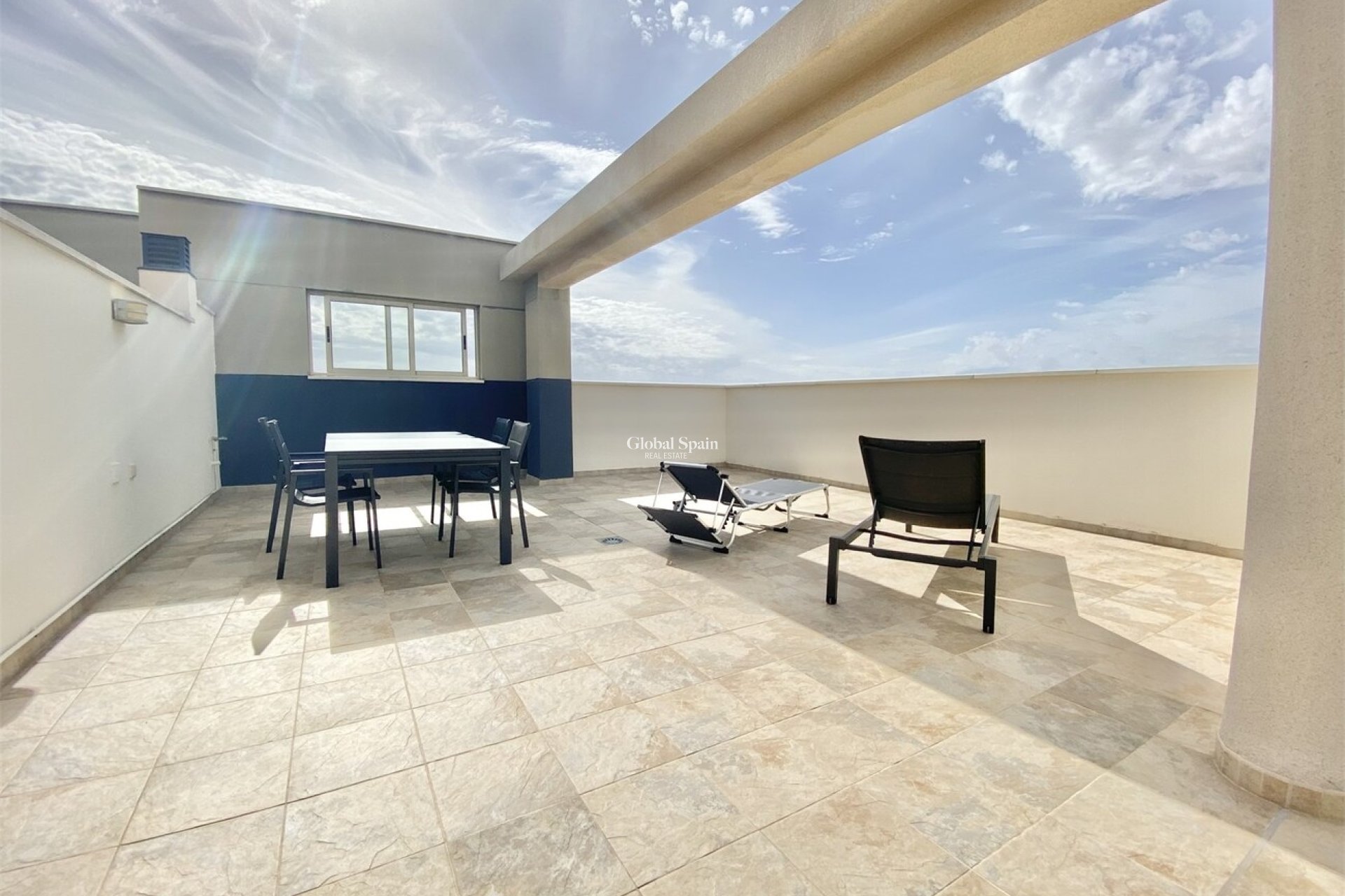 Wederverkoop - PENTHOUSE -
VILLAMARTÍN - LOS DOLSES