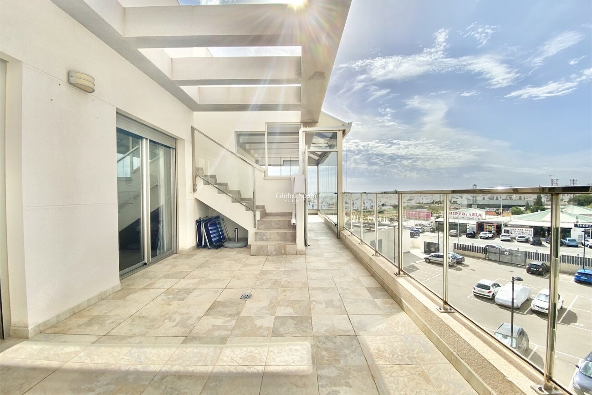 Wederverkoop - PENTHOUSE -
VILLAMARTÍN - LOS DOLSES