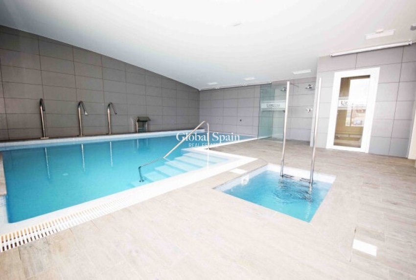 Wederverkoop - PENTHOUSE -
VILLAMARTÍN - LOS DOLSES