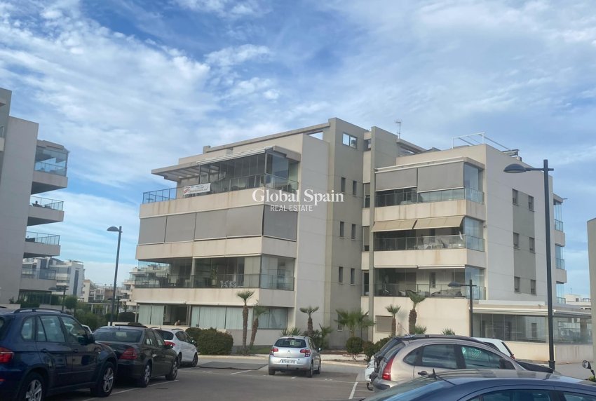 Wederverkoop - PENTHOUSE -
VILLAMARTÍN - LOS DOLSES