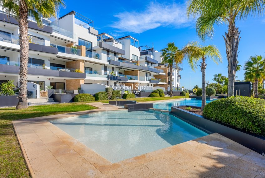 Wederverkoop - PENTHOUSE -
VILLAMARTÍN