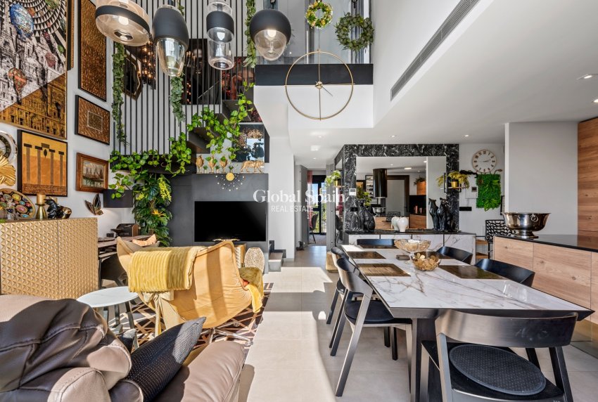 Wederverkoop - PENTHOUSE -
VILLAMARTÍN