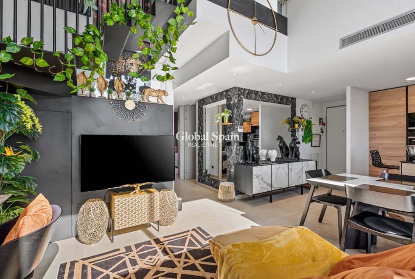 Wederverkoop - PENTHOUSE -
VILLAMARTÍN