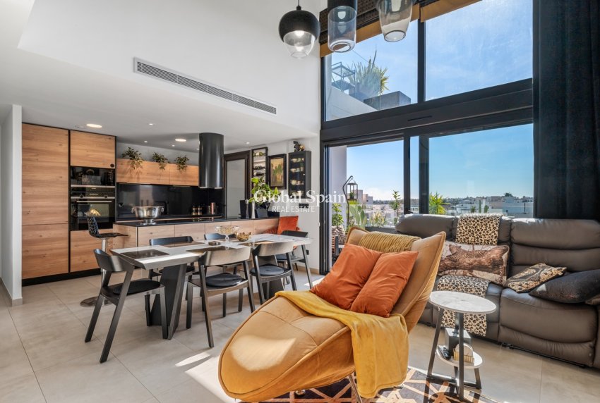 Wederverkoop - PENTHOUSE -
VILLAMARTÍN