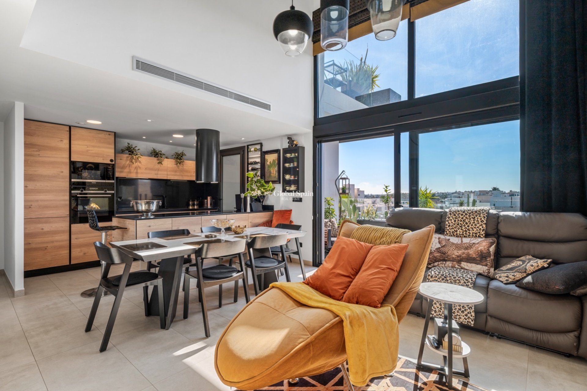 Wederverkoop - PENTHOUSE -
VILLAMARTÍN