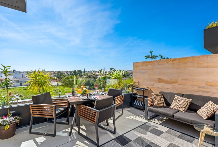 Wederverkoop - PENTHOUSE -
VILLAMARTÍN