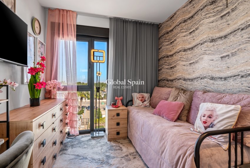Wederverkoop - PENTHOUSE -
VILLAMARTÍN