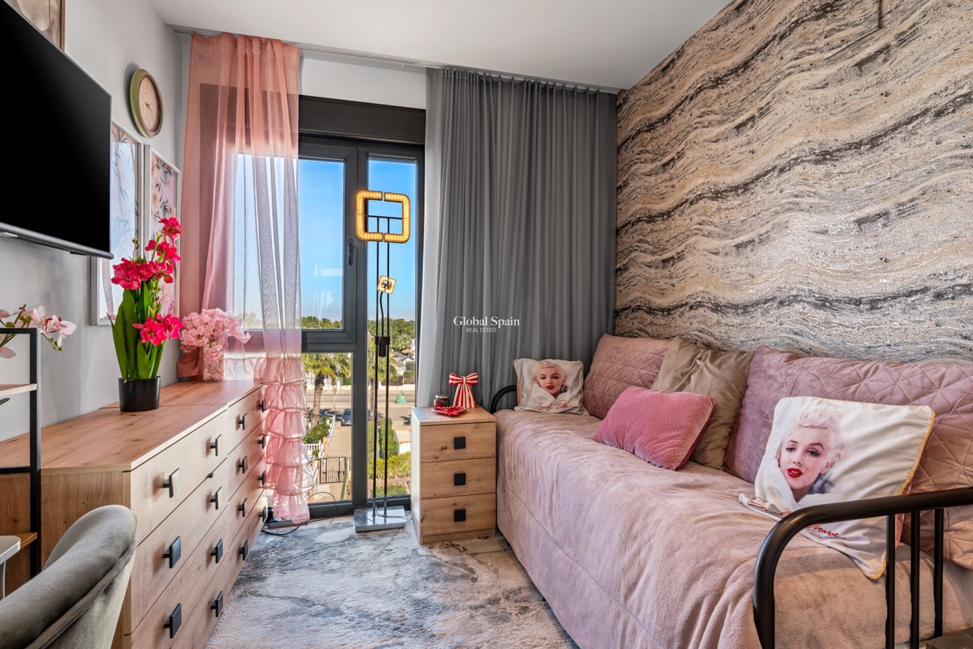 Wederverkoop - PENTHOUSE -
VILLAMARTÍN
