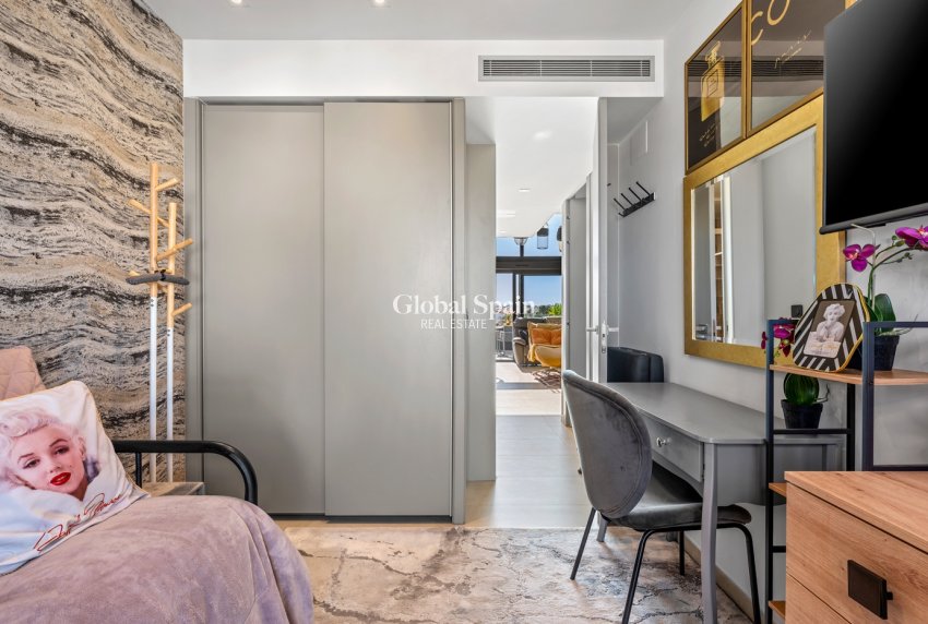 Wederverkoop - PENTHOUSE -
VILLAMARTÍN