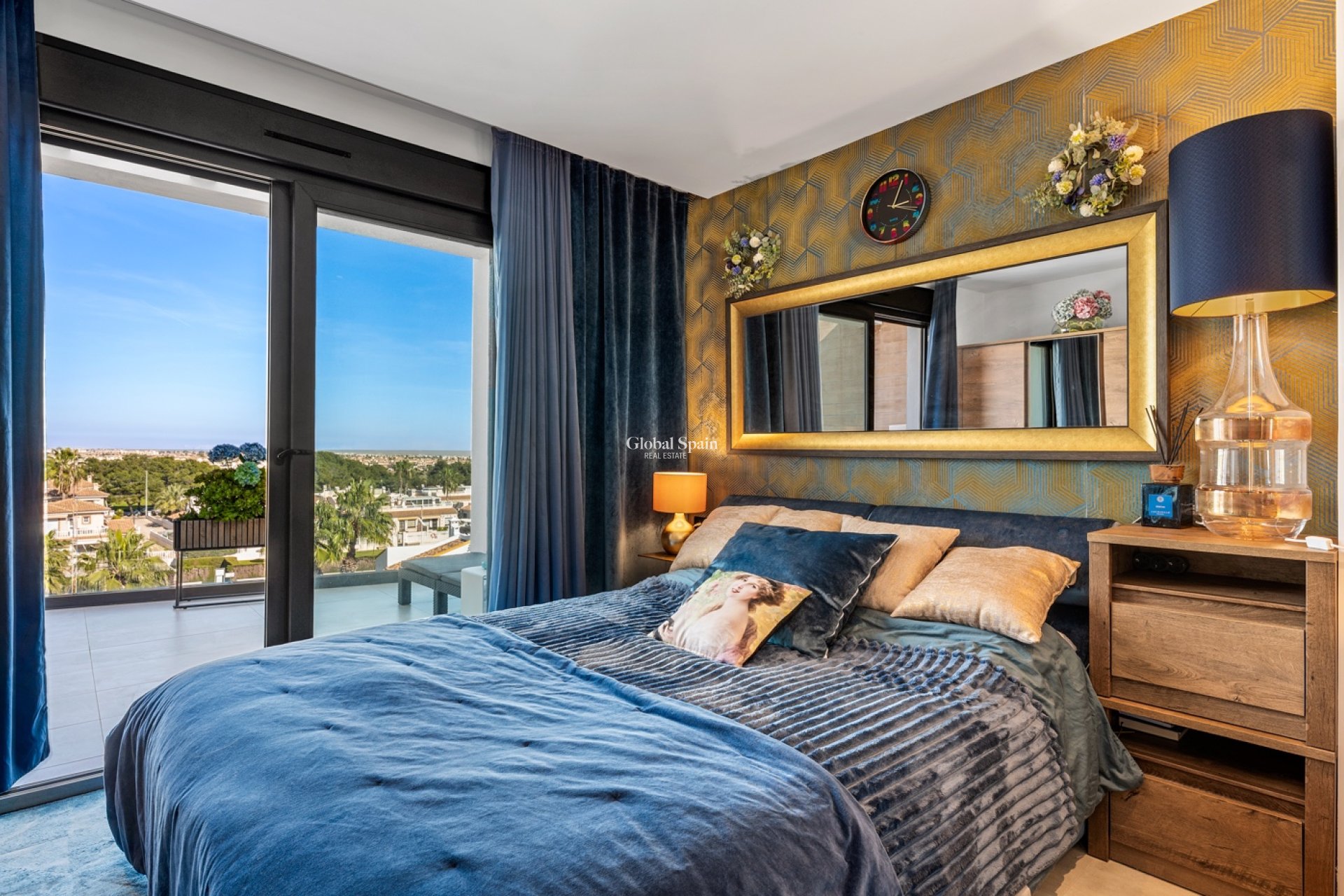 Wederverkoop - PENTHOUSE -
VILLAMARTÍN