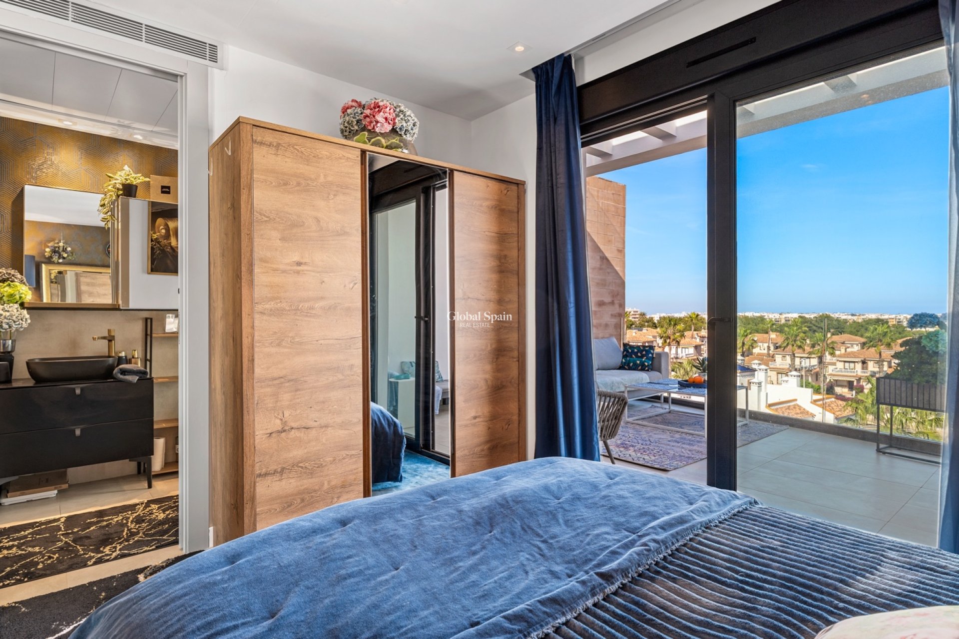 Wederverkoop - PENTHOUSE -
VILLAMARTÍN