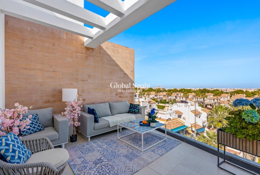 Wederverkoop - PENTHOUSE -
VILLAMARTÍN