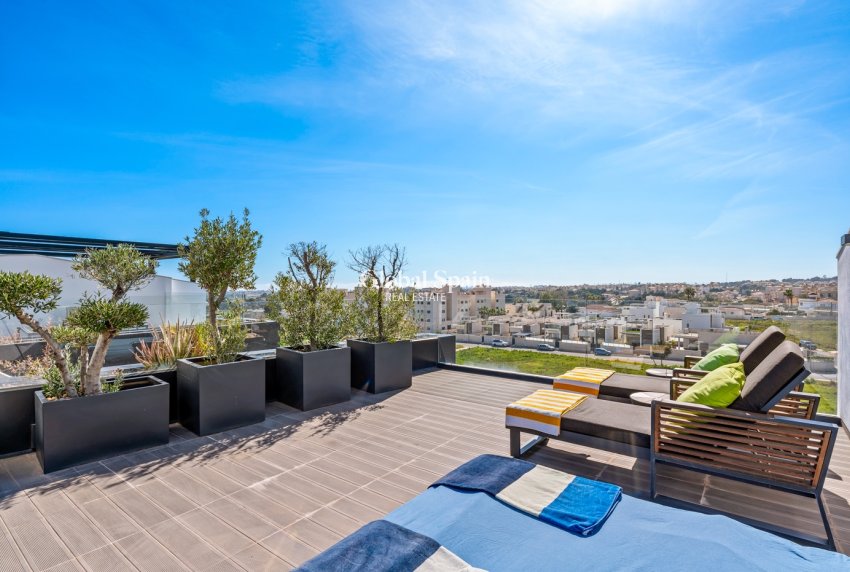 Wederverkoop - PENTHOUSE -
VILLAMARTÍN