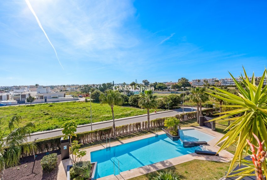 Wederverkoop - PENTHOUSE -
VILLAMARTÍN