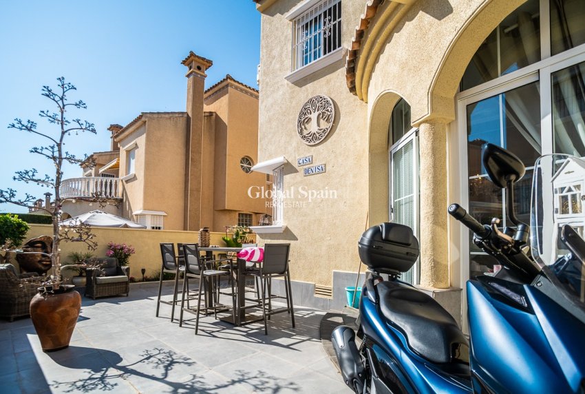 Wederverkoop - Quad Huis -
ORIHUELA COSTA - La Florida