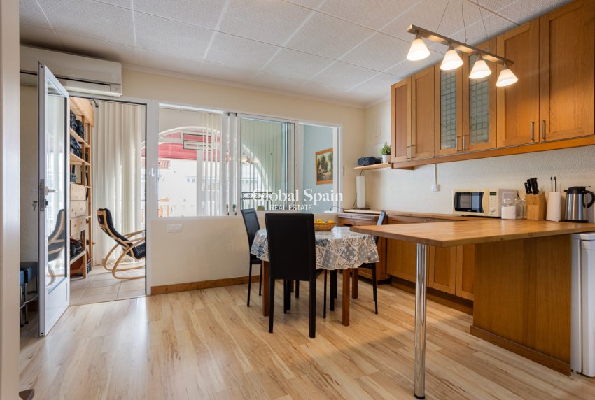 Wederverkoop - Rijtjeshuis / Stadswoning -
TORREVIEJA - La Siesta