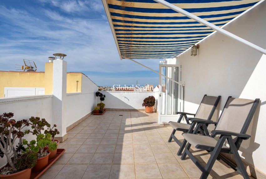 Wederverkoop - Rijtjeshuis / Stadswoning -
TORREVIEJA - La Siesta