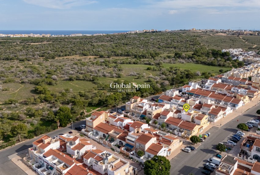 Wederverkoop - Rijtjeshuis / Stadswoning -
TORREVIEJA - La Siesta