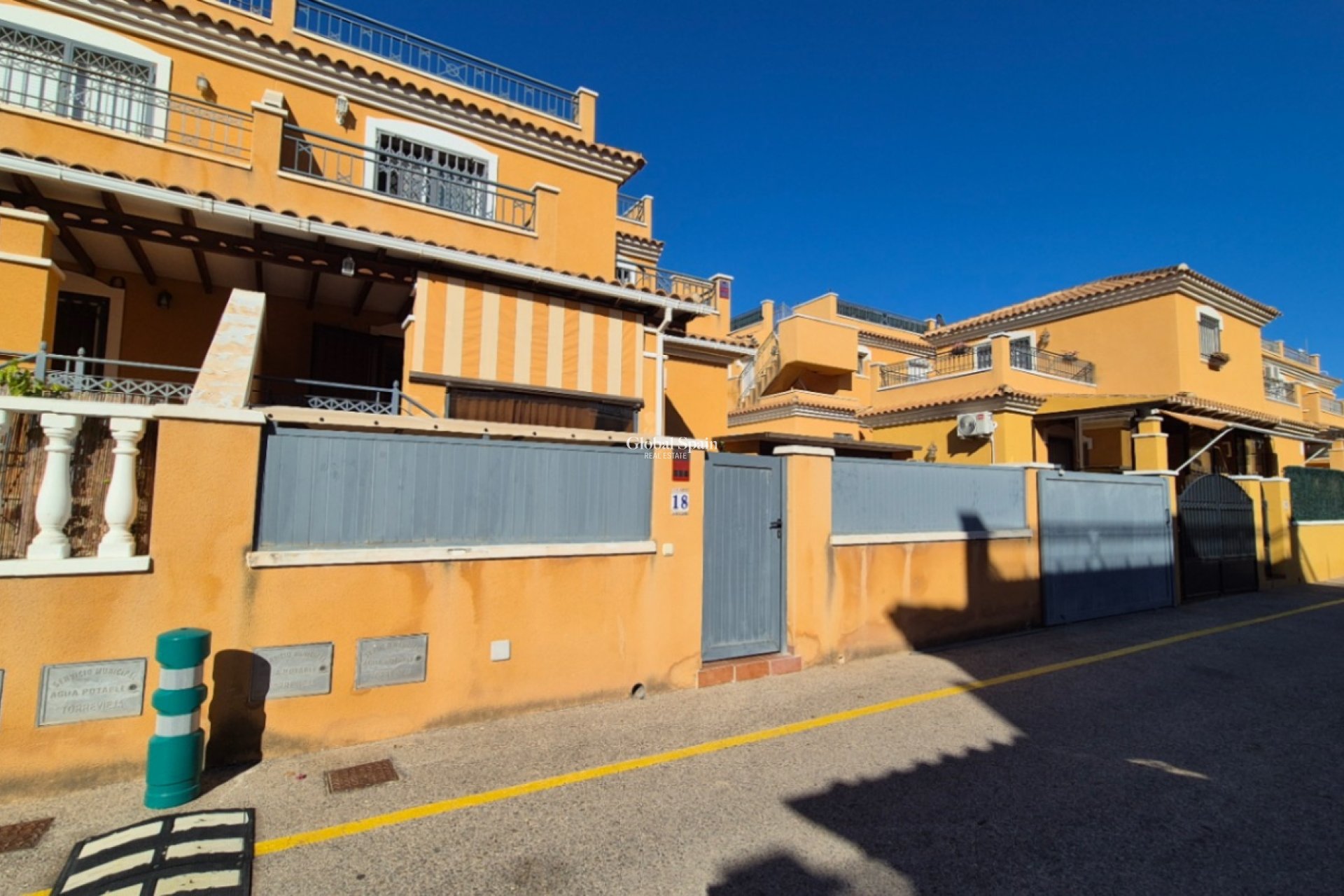 Wederverkoop - Rijtjeshuis -
TORREVIEJA - Costa Blanca Sur