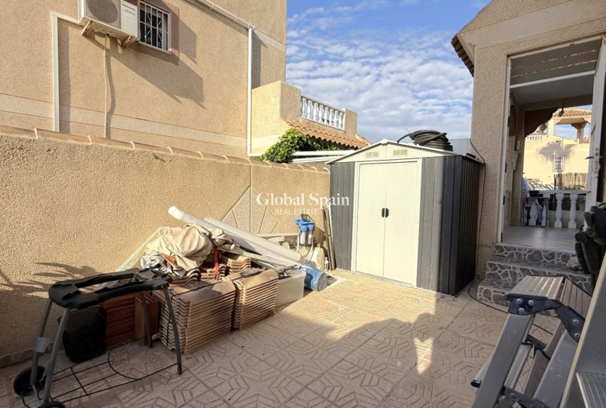 Wederverkoop - Rijtjeshuis -
TORREVIEJA - Costa Blanca Sur