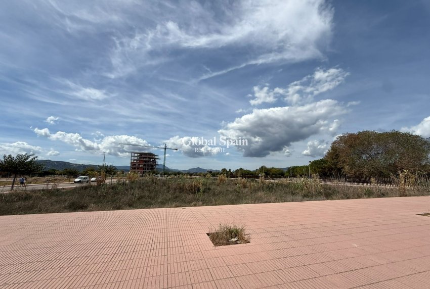 Wederverkoop - Stedelijk perceel -
Piles - Playa