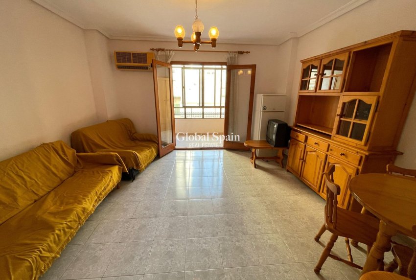 Wederverkoop - Studio -
TORREVIEJA - Estacion de autobuses