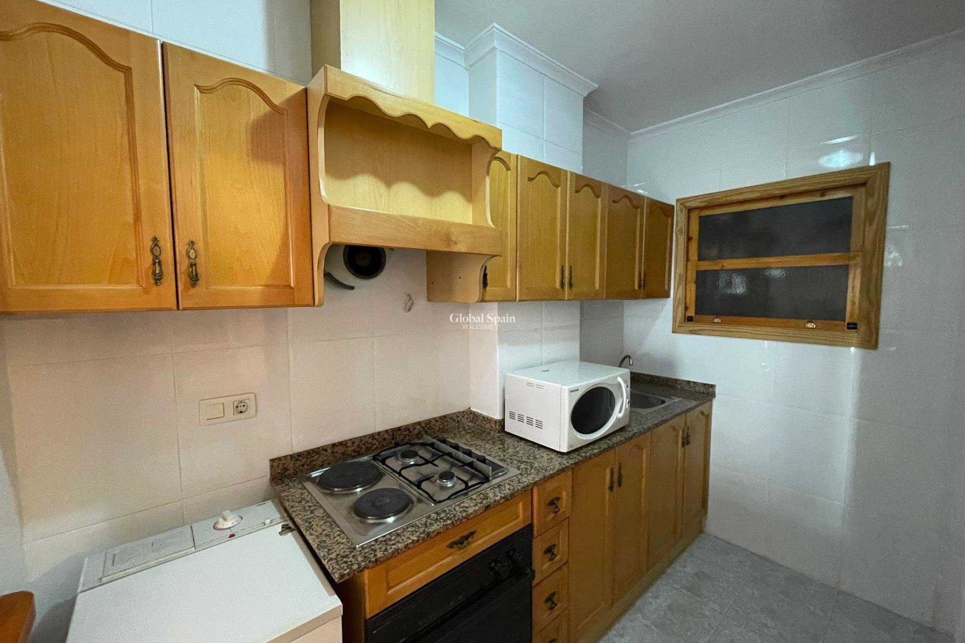 Wederverkoop - Studio -
TORREVIEJA - Estacion de autobuses