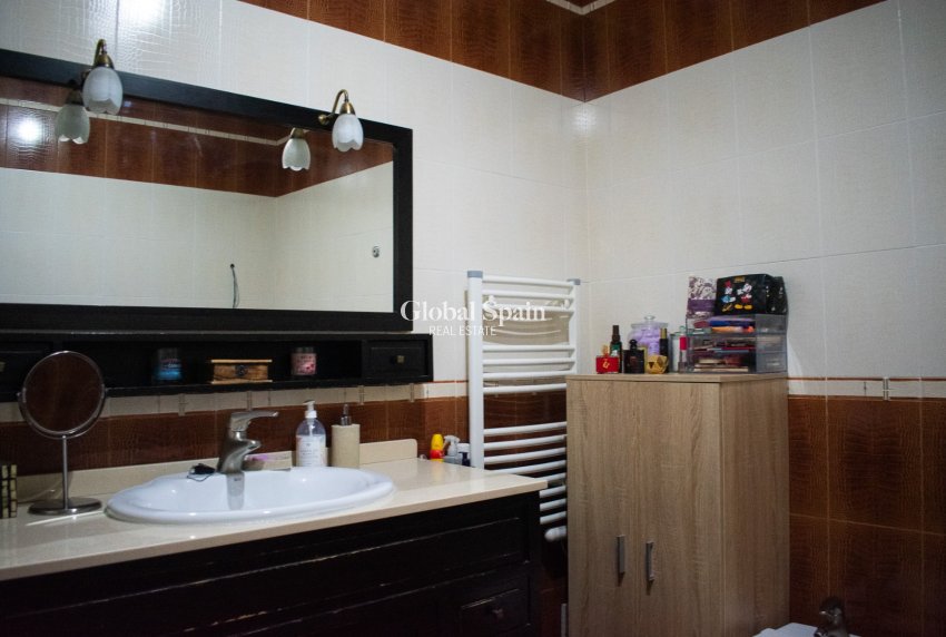 Wederverkoop - VILLA -
ALBACETE - Hellin