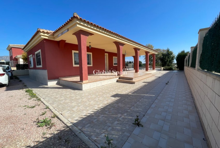 Wederverkoop - Villa -
ALBATERA - Albatera